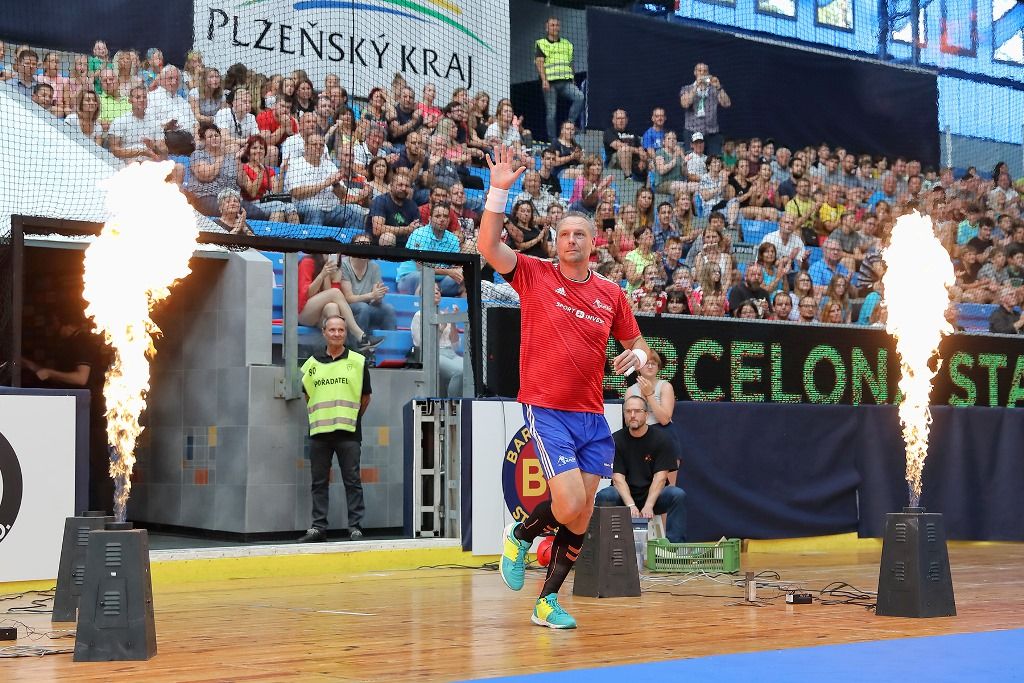 Filip Jícha se v Plzni loučil se svou sportovní kariérou, a s ním více než pět tisíc fanoušků (foto: 16.6.2018)