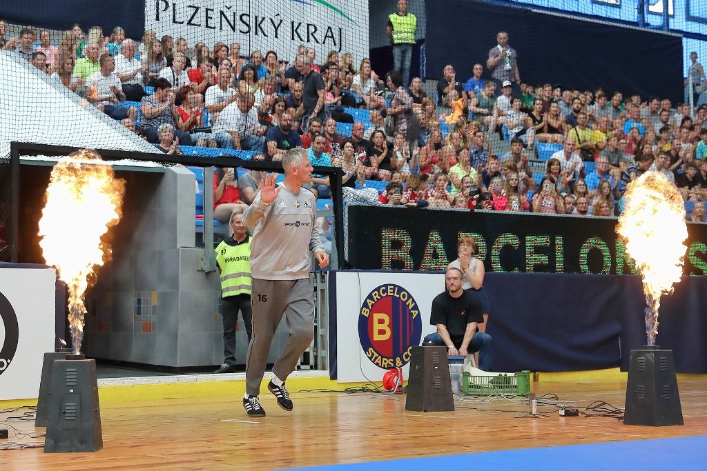 Filip Jícha se v Plzni loučil se svou sportovní kariérou, a s ním více než pět tisíc fanoušků (foto: 16.6.2018)