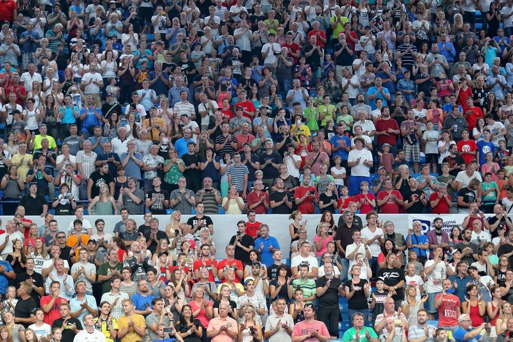 Filip Jícha se v Plzni loučil se svou sportovní kariérou, a s ním více než pět tisíc fanoušků (foto: 16.6.2018)