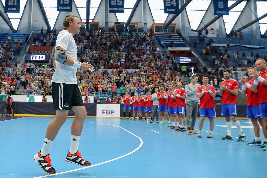 Filip Jícha se v Plzni loučil se svou sportovní kariérou, a s ním více než pět tisíc fanoušků (foto: 16.6.2018)