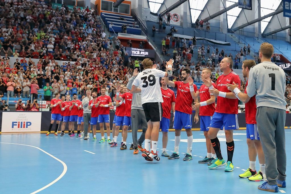 Filip Jícha se v Plzni loučil se svou sportovní kariérou, a s ním více než pět tisíc fanoušků (foto: 16.6.2018)