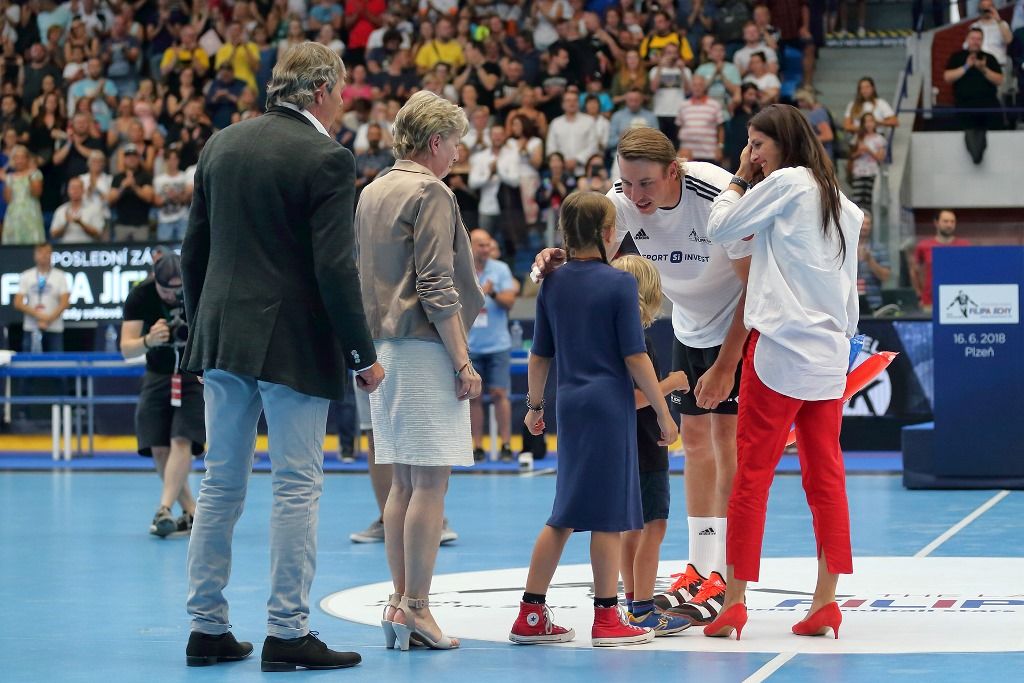 Filip Jícha se v Plzni loučil se svou sportovní kariérou, a s ním více než pět tisíc fanoušků (foto: 16.6.2018)