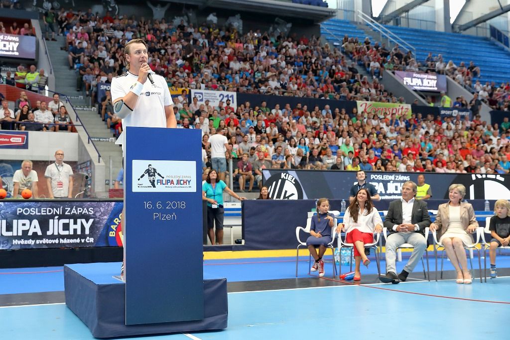Filip Jícha se v Plzni loučil se svou sportovní kariérou, a s ním více než pět tisíc fanoušků (foto: 16.6.2018)