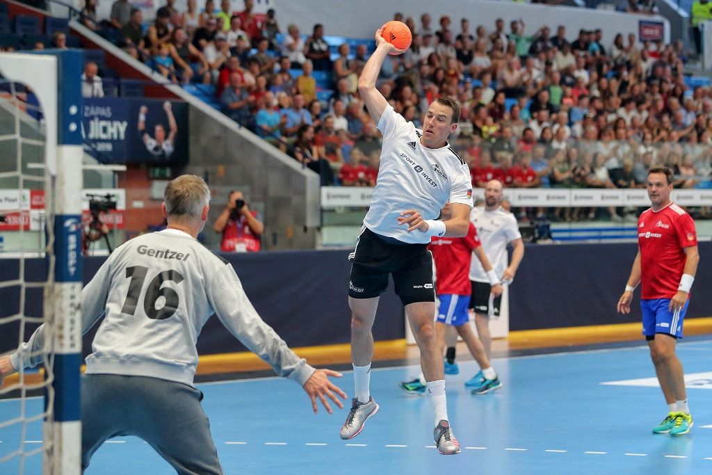 Filip Jícha se v Plzni loučil se svou sportovní kariérou, a s ním více než pět tisíc fanoušků (foto: 16.6.2018)