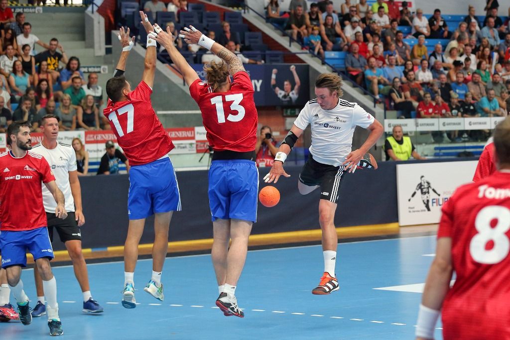 Filip Jícha se v Plzni loučil se svou sportovní kariérou, a s ním více než pět tisíc fanoušků (foto: 16.6.2018)