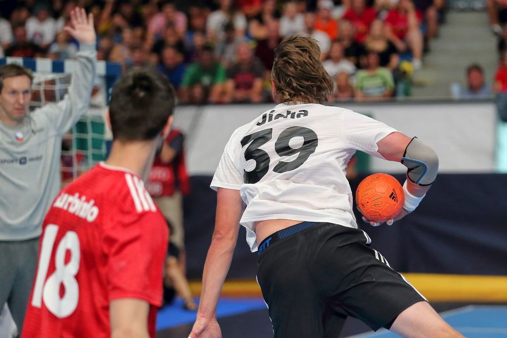 Filip Jícha se v Plzni loučil se svou sportovní kariérou, a s ním více než pět tisíc fanoušků (foto: 16.6.2018)