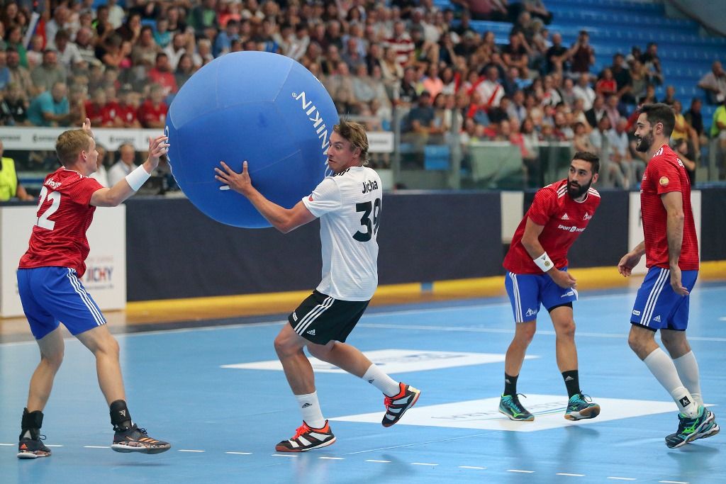 Filip Jícha se v Plzni loučil se svou sportovní kariérou, a s ním více než pět tisíc fanoušků (foto: 16.6.2018)