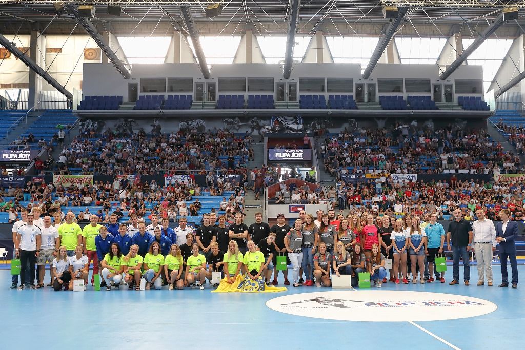 Filip Jícha se v Plzni loučil se svou sportovní kariérou, a s ním více než pět tisíc fanoušků (foto: 16.6.2018)