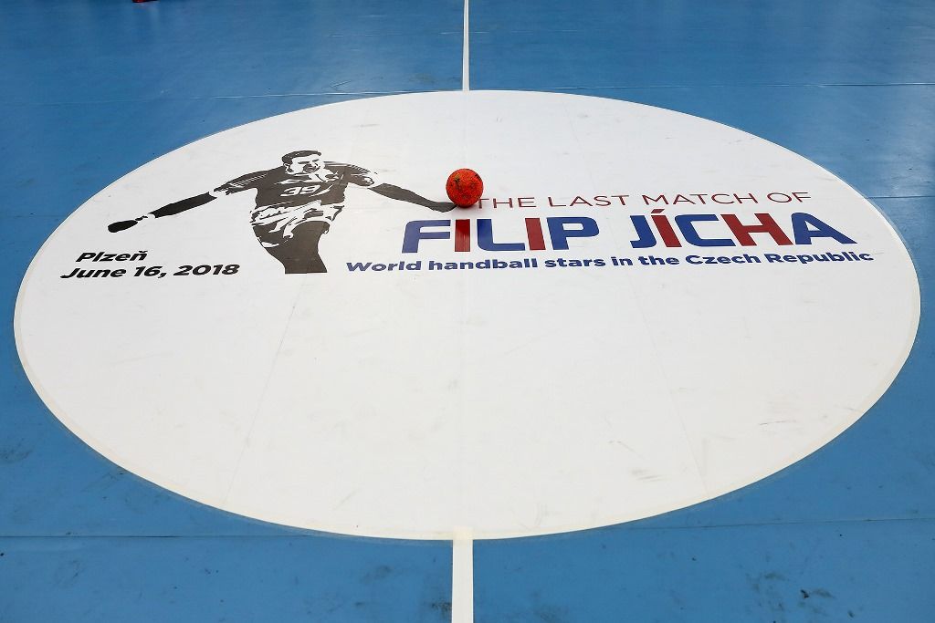 Filip Jícha se v Plzni loučil se svou sportovní kariérou, a s ním více než pět tisíc fanoušků (foto: 16.6.2018)