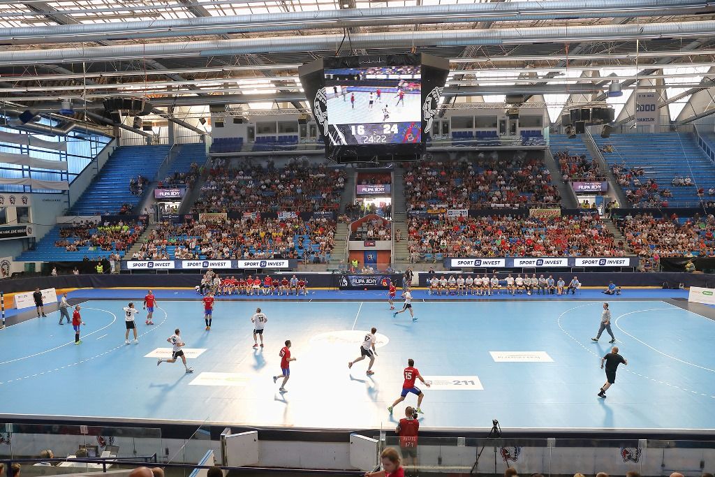 Filip Jícha se v Plzni loučil se svou sportovní kariérou, a s ním více než pět tisíc fanoušků (foto: 16.6.2018)