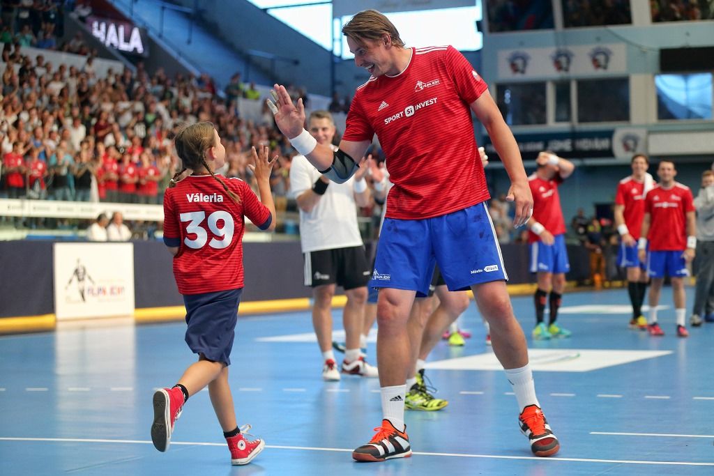 Filip Jícha se v Plzni loučil se svou sportovní kariérou, a s ním více než pět tisíc fanoušků (foto: 16.6.2018)