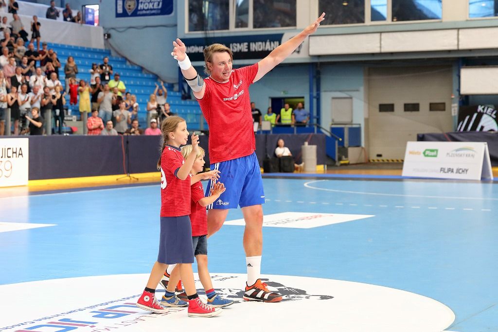 Filip Jícha se v Plzni loučil se svou sportovní kariérou, a s ním více než pět tisíc fanoušků (foto: 16.6.2018)