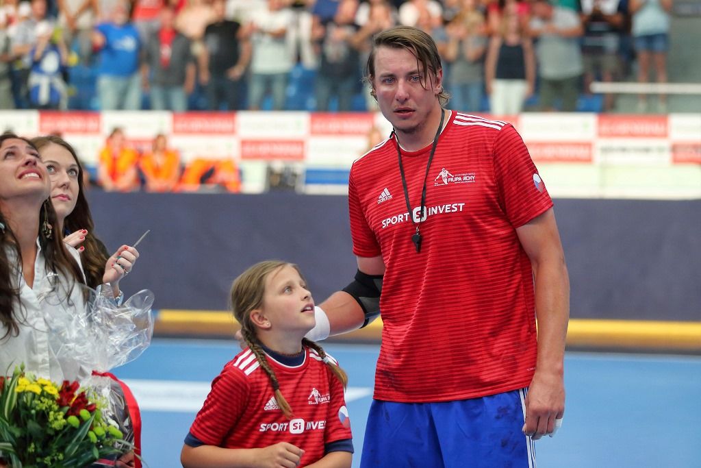 Filip Jícha se v Plzni loučil se svou sportovní kariérou, a s ním více než pět tisíc fanoušků (foto: 16.6.2018)