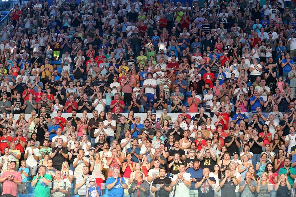 Filip Jícha se v Plzni loučil se svou sportovní kariérou, a s ním více než pět tisíc fanoušků (foto: 16.6.2018)