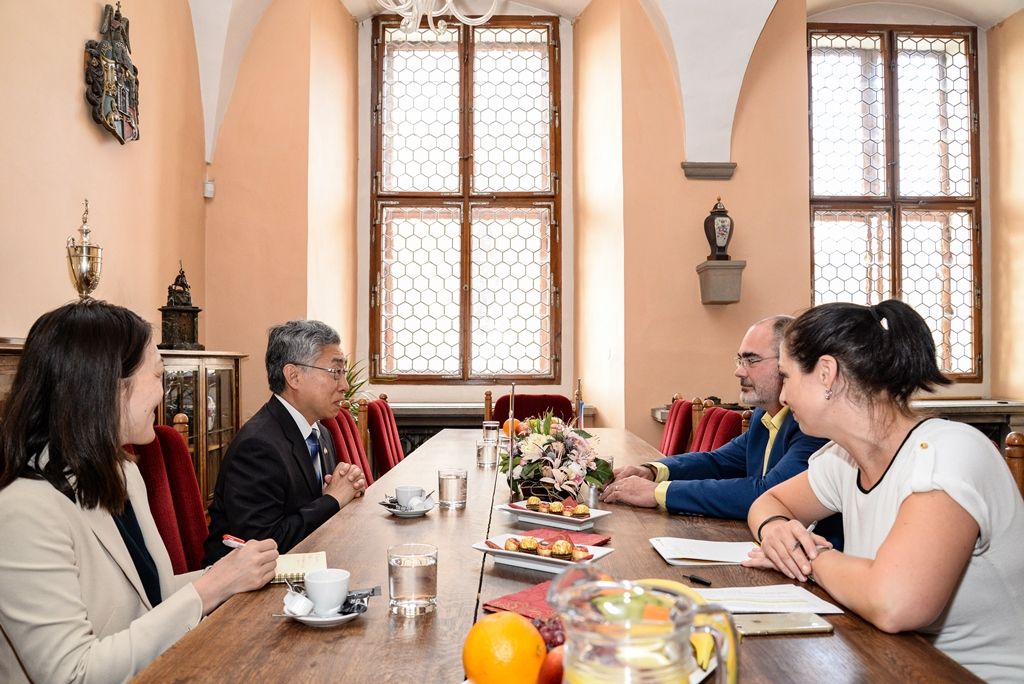 Plzeňskou radnici navštívili velvyslance Německa a po něm velvyslance Japonska (foto: M. Pecuch, 26.6.2018)