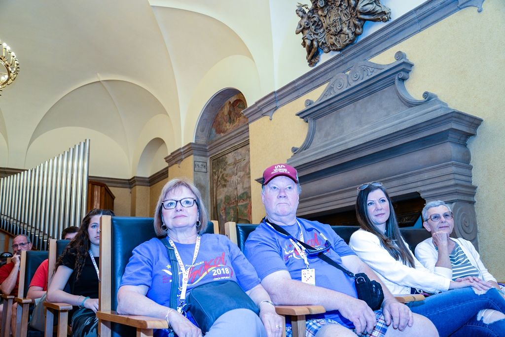 Více než 50 amerických Sokolů navštívilo plzeňskou radnici (foto: M. Pecuch, 3.7.2018)