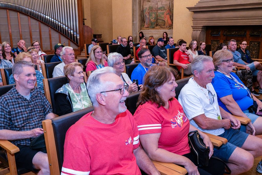 Více než 50 amerických Sokolů navštívilo plzeňskou radnici (foto: M. Pecuch, 3.7.2018)