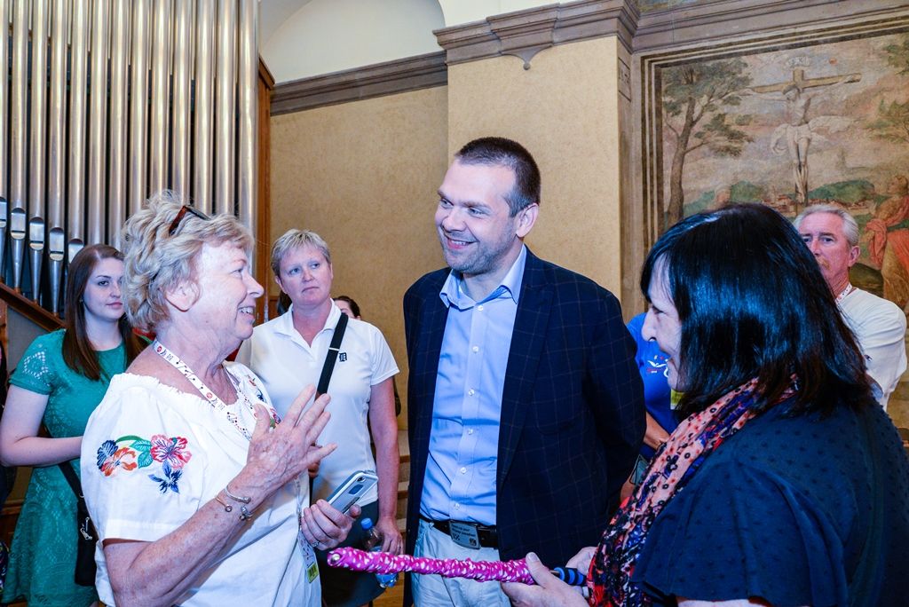 Více než 50 amerických Sokolů navštívilo plzeňskou radnici (foto: M. Pecuch, 3.7.2018)