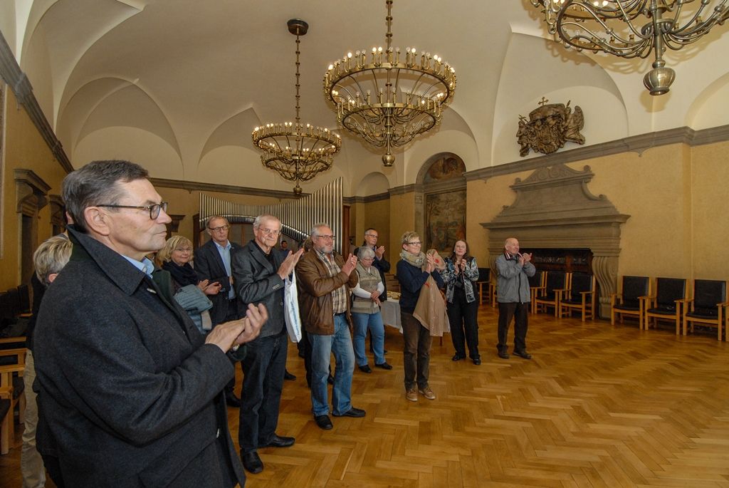 „Jedním z úkolů města Plzně je podporovat podnikatelské prostředí, a to i směrem k německým firmám. V Plzni se mnoha německým firmám daří, obě země mají hodně společného a jsem tomu rád,“ řekl dnes na radnici primátor města Plzně Martin Zrzavecký skupině podnikatelů a podnikatelek z Bavorska. Majitele, ředitele a další zástupce firem, jako jsou například společnosti Penninger, Zurich Gruppe, Donner + Partner Bildungszentren i další, přijal v doprovodu Ivo Grünera, náměstka hejtmana Plzeňského kraje pro regionální rozvoj, fondy EU a informatiku. (foto: 23.10.2015)