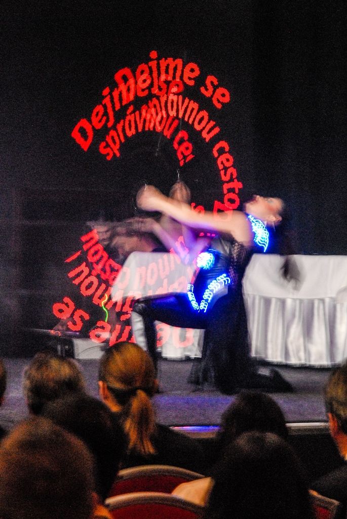 V Plzni jako Evropském hlavním městě kultury přivítal dnes (21.10.2015) účastníky 23. Silniční konference primátor města Martin Zrzavecký. Na setkání, jehož tématem je problematika silničních staveb a jejich financování, podotkl, že celoroční kulturní projekt je i dílem rozvojovým, aby se v Plzni lépe žilo. „Jedna čtvrtina rozpočtu města Plzně putuje do dopravy, do městské hromadné dopravy, staveb i celého systému. Plzeň je připravena čerpat dotace z Evropské unie i ze státního rozpočtu. Snažíme se dělat vše pro to, aby se v Plzni lépe jezdilo,“ uvedl v úvodu primátor. Zmínil, že tou správnou cestou, jak financovat i realizovat silniční a dopravní stavby, je spolupráce na úrovni státu, kraje a města.