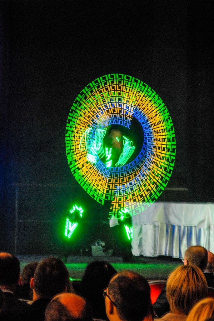 V Plzni jako Evropském hlavním městě kultury přivítal dnes (21.10.2015) účastníky 23. Silniční konference primátor města Martin Zrzavecký. Na setkání, jehož tématem je problematika silničních staveb a jejich financování, podotkl, že celoroční kulturní projekt je i dílem rozvojovým, aby se v Plzni lépe žilo. „Jedna čtvrtina rozpočtu města Plzně putuje do dopravy, do městské hromadné dopravy, staveb i celého systému. Plzeň je připravena čerpat dotace z Evropské unie i ze státního rozpočtu. Snažíme se dělat vše pro to, aby se v Plzni lépe jezdilo,“ uvedl v úvodu primátor. Zmínil, že tou správnou cestou, jak financovat i realizovat silniční a dopravní stavby, je spolupráce na úrovni státu, kraje a města.