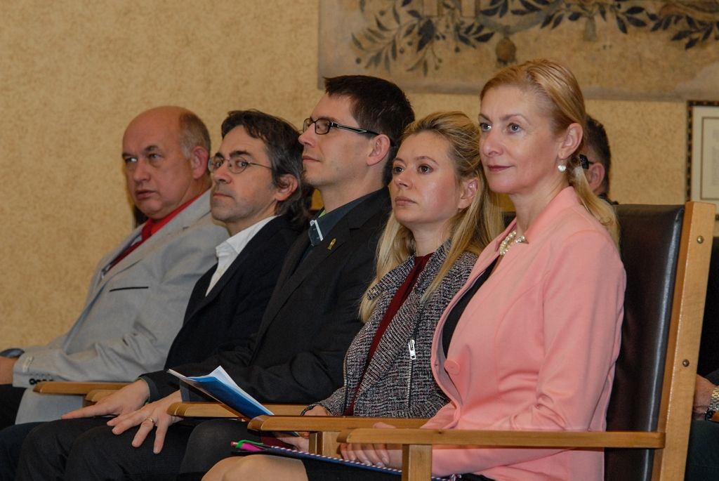 Výjimečné české i zahraniční osobnosti i instituce dnes v Plzni získaly Cenu Ladislava Sutnara, kterou uděluje Fakulta designu a umění Ladislava Sutnara Západočeské univerzity. Slavnostní ceremoniál se uskutečnil v obřadní síni radnice, předcházelo mu přijetí laureátů i vedení fakulty náměstkyní primátora Evou Herinkovou. (foto: 26.10.2015)