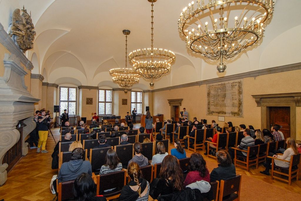 Výjimečné české i zahraniční osobnosti i instituce dnes v Plzni získaly Cenu Ladislava Sutnara, kterou uděluje Fakulta designu a umění Ladislava Sutnara Západočeské univerzity. Slavnostní ceremoniál se uskutečnil v obřadní síni radnice, předcházelo mu přijetí laureátů i vedení fakulty náměstkyní primátora Evou Herinkovou. (foto: 26.10.2015)