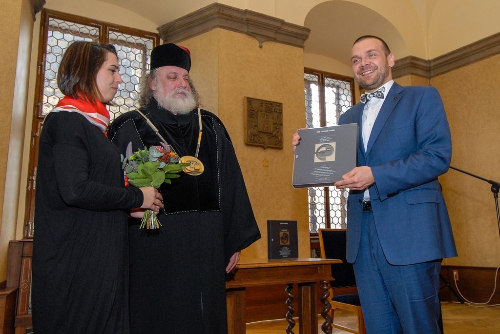 Výjimečné české i zahraniční osobnosti i instituce dnes v Plzni získaly Cenu Ladislava Sutnara, kterou uděluje Fakulta designu a umění Ladislava Sutnara Západočeské univerzity. Slavnostní ceremoniál se uskutečnil v obřadní síni radnice, předcházelo mu přijetí laureátů i vedení fakulty náměstkyní primátora Evou Herinkovou. (foto: 26.10.2015)
