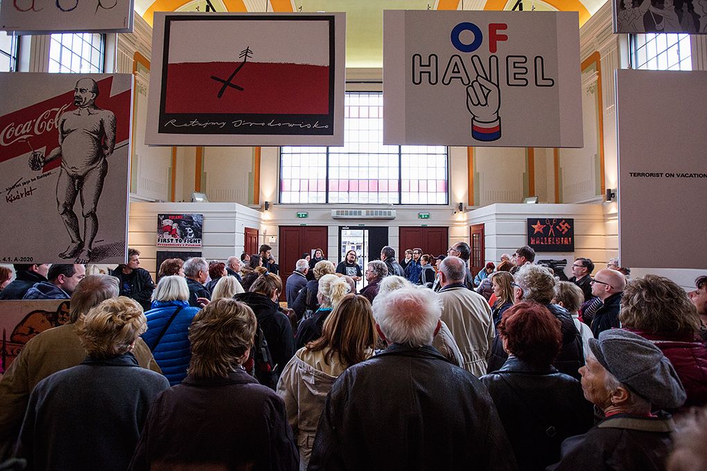 Zdarma nebo za symbolické vstupné 28 korun měli lidé možnost 28. 10. 2015 od dopoledních hodin navštívit vyhledávané turistické cíle, naplněny byly komentované prohlídky radnice, Měšťanské besedy či interiérů Adolfa Loose. Nejen připravený program, ale i podvečerní slavnostní shromáždění u Památníku národního osvobození na náměstí T. G. Masaryka připomnělo 97. výročí založení Československého státu. Za účasti zástupců Poslanecké sněmovny a Senátu Parlamentu České republiky, Plzeňské kraje, města Plzně a dalších institucí vzpomněl primátor města Martin Zrzavecký na významný den naší historie i na takzvané „muže října“, kteří se stali základem úspěchu a prosperity tehdejšího Československa.