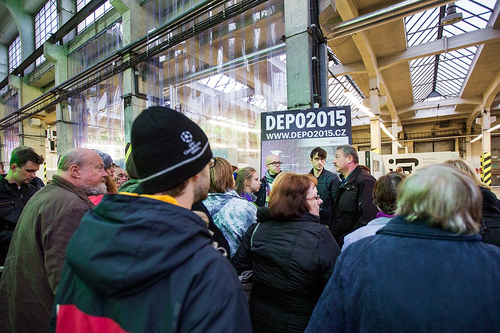 Zdarma nebo za symbolické vstupné 28 korun měli lidé možnost 28. 10. 2015 od dopoledních hodin navštívit vyhledávané turistické cíle, naplněny byly komentované prohlídky radnice, Měšťanské besedy či interiérů Adolfa Loose. Nejen připravený program, ale i podvečerní slavnostní shromáždění u Památníku národního osvobození na náměstí T. G. Masaryka připomnělo 97. výročí založení Československého státu. Za účasti zástupců Poslanecké sněmovny a Senátu Parlamentu České republiky, Plzeňské kraje, města Plzně a dalších institucí vzpomněl primátor města Martin Zrzavecký na významný den naší historie i na takzvané „muže října“, kteří se stali základem úspěchu a prosperity tehdejšího Československa.