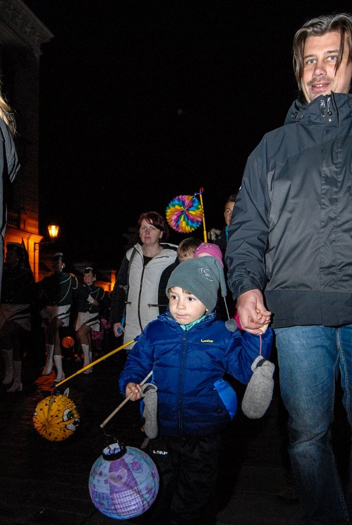 Zdarma nebo za symbolické vstupné 28 korun měli lidé možnost 28. 10. 2015 od dopoledních hodin navštívit vyhledávané turistické cíle, naplněny byly komentované prohlídky radnice, Měšťanské besedy či interiérů Adolfa Loose. Nejen připravený program, ale i podvečerní slavnostní shromáždění u Památníku národního osvobození na náměstí T. G. Masaryka připomnělo 97. výročí založení Československého státu. Za účasti zástupců Poslanecké sněmovny a Senátu Parlamentu České republiky, Plzeňské kraje, města Plzně a dalších institucí vzpomněl primátor města Martin Zrzavecký na významný den naší historie i na takzvané „muže října“, kteří se stali základem úspěchu a prosperity tehdejšího Československa.
