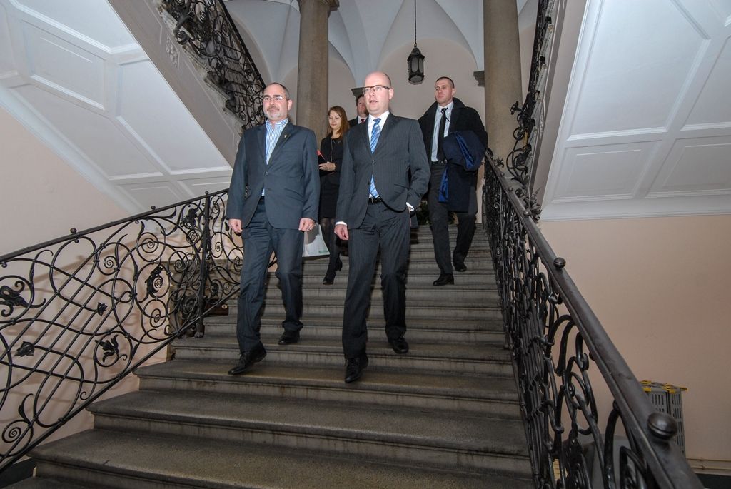 Za neocenitelné označil dnes (3.11.2015) dopoledne v Plzni předseda vlády České republiky Bohuslav Sobotka zkušenosti Plzně s titulem Evropské hlavní město kultury. Podle něj tyto zkušenosti bude možné využít pro úvahy dalších velkých českých měst, pokud se někdy v budoucnu rozhodnou ucházet o získání stejného titulu. Plzni projekt pomohl zpropagovat její novou dimenzi, krajská metropole známá jako město piva, strojírenství a průmyslu výrazně posílila také v kulturní rovině, uvedl Bohuslav Sobotka. Ten se při setkání s vedením města, podnikateli a zástupci příspěvkových organizací zajímal i o projekty v sociální oblasti, v dopravě, o výstavbu spalovny, tématem byla i podpora technického vzdělávání.