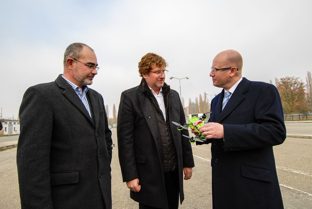 Za neocenitelné označil dnes (3.11.2015) dopoledne v Plzni předseda vlády České republiky Bohuslav Sobotka zkušenosti Plzně s titulem Evropské hlavní město kultury. Podle něj tyto zkušenosti bude možné využít pro úvahy dalších velkých českých měst, pokud se někdy v budoucnu rozhodnou ucházet o získání stejného titulu. Plzni projekt pomohl zpropagovat její novou dimenzi, krajská metropole známá jako město piva, strojírenství a průmyslu výrazně posílila také v kulturní rovině, uvedl Bohuslav Sobotka. Ten se při setkání s vedením města, podnikateli a zástupci příspěvkových organizací zajímal i o projekty v sociální oblasti, v dopravě, o výstavbu spalovny, tématem byla i podpora technického vzdělávání.