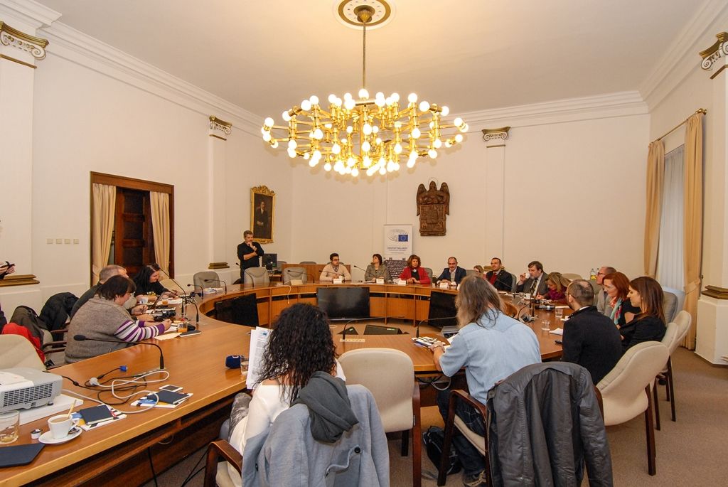 S výsledky projektu Plzeň – Evropské hlavní město kultury 2015 se v těchto dnech v západočeské metropoli seznámila delegace Výboru pro kulturu a vzdělávání Evropského parlamentu (CULT). Podle europoslanců Sylvie Costy (Itálie), Momchila Nekova (Bulharsko) a Michaely Šojdrové (Česká republika), kteří delegaci tvoří, je projekt Plzně pozitivní a otevírá velké možnosti dál. Europoslanci se zajímali o zkušenosti s realizací projektu, a to jak z hlediska aktuálních i dlouhodobých přínosů, tak i z hlediska rizik či problémů, kterým muselo město v přípravné i realizační fázi čelit. (foto: 5.11.2015)