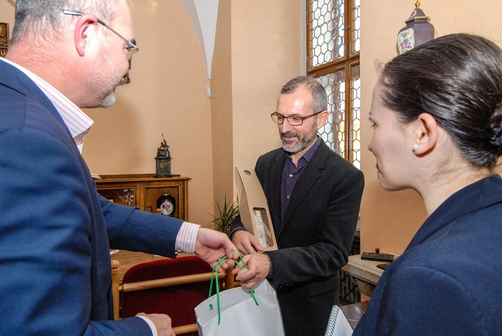 Další pozitivní ohlasy na projekt Plzeň – Evropské hlavní město kultury 2015 zaznamenalo v tomto týdnu vedení města. Kladné hodnocení zaznělo při čtvrteční (5.11.2015) návštěvě Michela Magniera, který je ředitelem úřadu Evropského hlavního města kultury Bruxelles a ředitelem Výboru kultury a kreativity generálního ředitelství pro vzdělávání a kulturu Evropské komise. Na plzeňské radnici jej přijal primátor Martin Zrzavecký, setkání se zúčastnili i náměstek Martin Baxa a ředitel společnosti Plzeň 2015 Jiří Suchánek.