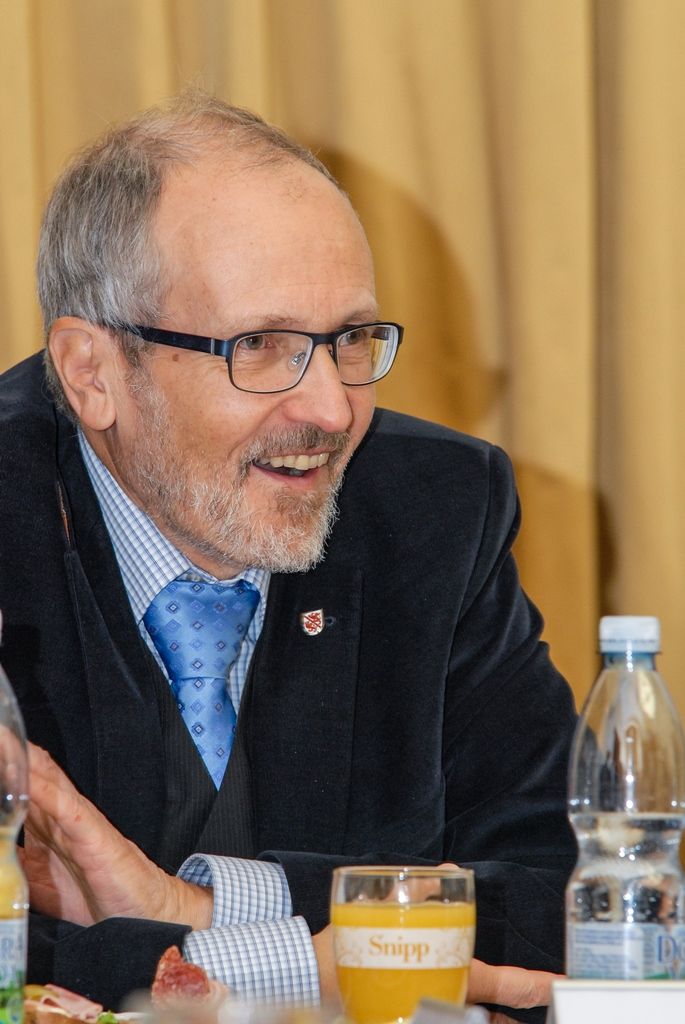 Nakládání s odpady, zkušenosti Plzně s členstvím České republiky v Evropské unii a také systém řízení kvality na úřadě a společenská odpovědnost byly tématy, nad nimiž se v sobotu dopoledne sešli zástupci Plzně s vedením švýcarského Winterthuru. Delegaci nejvyšších představitelů města, s nímž má západočeská metropole uzavřeno již 21 let partnerství, přivítali na radnici primátor Martin Zrzavecký a jeho náměstkyně Eva Herinková. Následovaly společné workshopy, při nichž zástupci obou měst diskutovali o vybraných tématech a vyměňovali si zkušenosti. (foto: 7.11.2015)