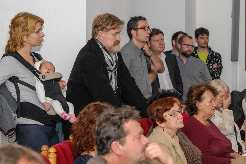Veřejné projednávání upraveného návrhu Územního plánu Plzeň v rámci druhého kola schvalování se uskutečnilo v úterý 10.11.2015 odpoledne na plzeňské radnici. Ve sněmovním sále se s odborníky a zástupci města sešlo více než 170 lidí majících zájem o strategický dokument, který slouží k rozhodování o využití území ve městě a řeší vyvážený rozvoj města Plzně. Plán slouží jak projektantům při zpracování návrhů staveb, tak zaměstnancům stavebních úřadů při jejich posuzování, dále majitelům nemovitostí, kteří v něm naleznou důležité informace o využitelnosti svého pozemku nebo zásady rozvoje dané lokality a okolí.