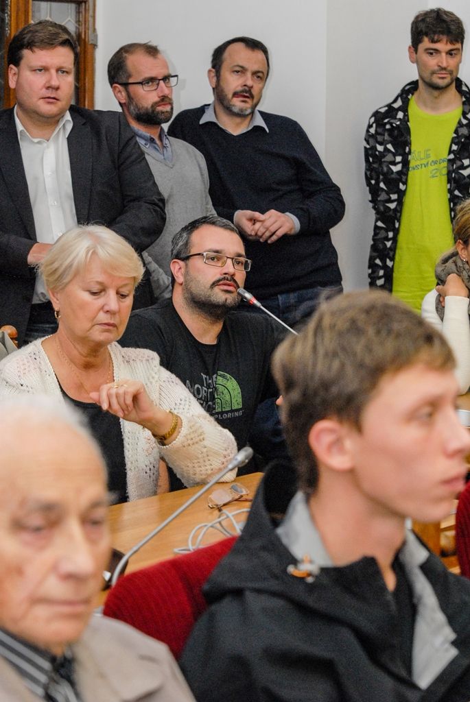 Veřejné projednávání upraveného návrhu Územního plánu Plzeň v rámci druhého kola schvalování se uskutečnilo v úterý 10.11.2015 odpoledne na plzeňské radnici. Ve sněmovním sále se s odborníky a zástupci města sešlo více než 170 lidí majících zájem o strategický dokument, který slouží k rozhodování o využití území ve městě a řeší vyvážený rozvoj města Plzně. Plán slouží jak projektantům při zpracování návrhů staveb, tak zaměstnancům stavebních úřadů při jejich posuzování, dále majitelům nemovitostí, kteří v něm naleznou důležité informace o využitelnosti svého pozemku nebo zásady rozvoje dané lokality a okolí.