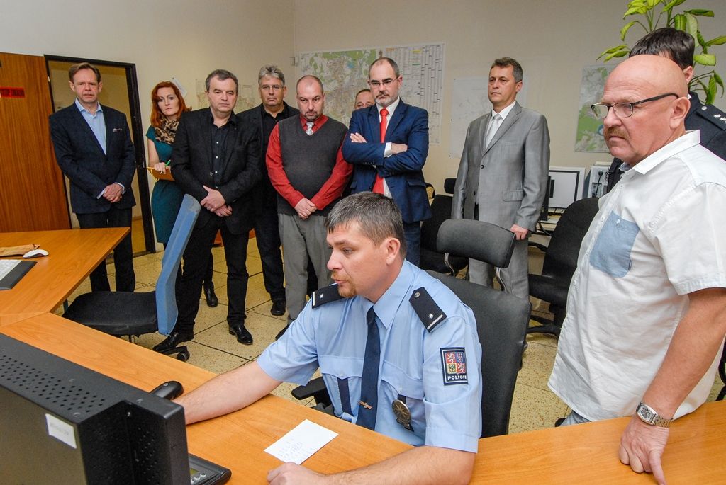 Aktuálně sleduje dopravu i veřejný pořádek v západočeské metropoli 114 kamer a funguje zde 11 klientských pracovišť. (foto: 11.11.2015)