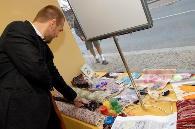 Nový víceúčelový prostor Storypoint otevřela dnes (9.11.2011) Diakonie České církve evangelické v Prokopově ulici 19. Má být místem pro setkávání, propojování uživatelů a dárců sociálních služeb a upevňování vztahů mezi partnery. Zaujmout chce i výstavami a příběhy lidí, o které diakonie pečuje. V blízké době také nabídne řadu zajímavých knih z oblasti sociální tématiky, neziskového sektoru a společenské odpovědnosti firem.