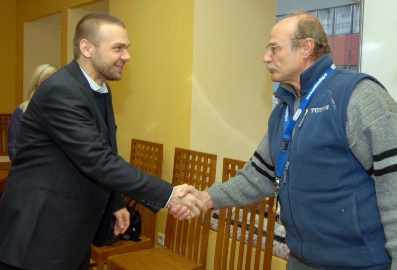 Nový víceúčelový prostor Storypoint otevřela dnes (9.11.2011) Diakonie České církve evangelické v Prokopově ulici 19. Má být místem pro setkávání, propojování uživatelů a dárců sociálních služeb a upevňování vztahů mezi partnery. Zaujmout chce i výstavami a příběhy lidí, o které diakonie pečuje. V blízké době také nabídne řadu zajímavých knih z oblasti sociální tématiky, neziskového sektoru a společenské odpovědnosti firem.