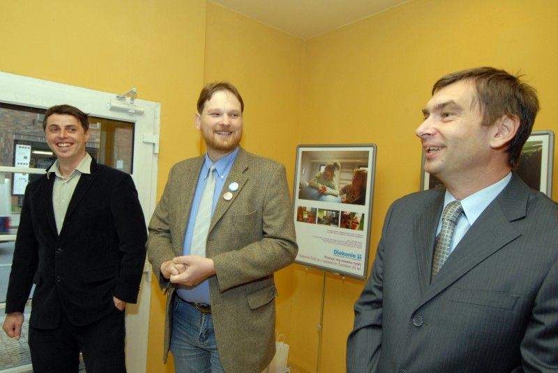 Nový víceúčelový prostor Storypoint otevřela dnes (9.11.2011) Diakonie České církve evangelické v Prokopově ulici 19. Má být místem pro setkávání, propojování uživatelů a dárců sociálních služeb a upevňování vztahů mezi partnery. Zaujmout chce i výstavami a příběhy lidí, o které diakonie pečuje. V blízké době také nabídne řadu zajímavých knih z oblasti sociální tématiky, neziskového sektoru a společenské odpovědnosti firem.