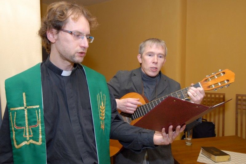 Nový víceúčelový prostor Storypoint otevřela dnes (9.11.2011) Diakonie České církve evangelické v Prokopově ulici 19. Má být místem pro setkávání, propojování uživatelů a dárců sociálních služeb a upevňování vztahů mezi partnery. Zaujmout chce i výstavami a příběhy lidí, o které diakonie pečuje. V blízké době také nabídne řadu zajímavých knih z oblasti sociální tématiky, neziskového sektoru a společenské odpovědnosti firem.