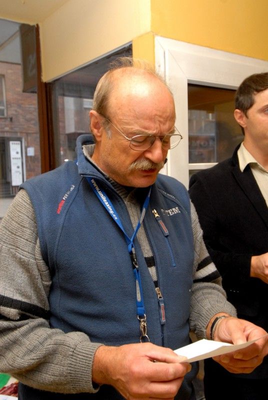 Nový víceúčelový prostor Storypoint otevřela dnes (9.11.2011) Diakonie České církve evangelické v Prokopově ulici 19. Má být místem pro setkávání, propojování uživatelů a dárců sociálních služeb a upevňování vztahů mezi partnery. Zaujmout chce i výstavami a příběhy lidí, o které diakonie pečuje. V blízké době také nabídne řadu zajímavých knih z oblasti sociální tématiky, neziskového sektoru a společenské odpovědnosti firem.