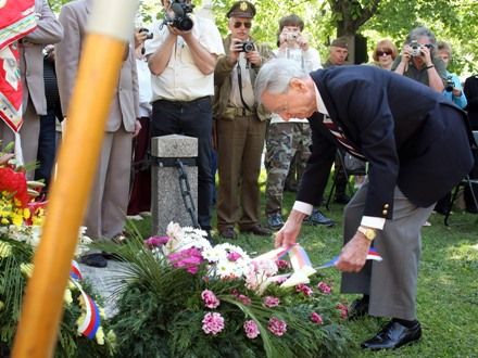 Fotografie z dalších pietních aktů konaných u příležitosti osvobození západních Čech americkou armádou