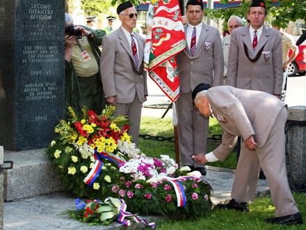 Fotografie z dalších pietních aktů konaných u příležitosti osvobození západních Čech americkou armádou