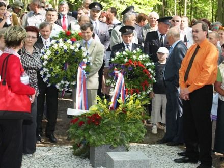 Fotografie z dalších pietních aktů konaných u příležitosti osvobození západních Čech americkou armádou