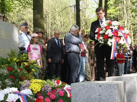 Fotografie z dalších pietních aktů konaných u příležitosti osvobození západních Čech americkou armádou