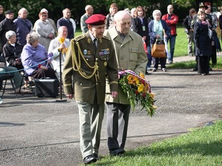 Fotografie z dalších pietních aktů konaných u příležitosti osvobození západních Čech americkou armádou