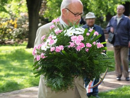 Fotografie z dalších pietních aktů konaných u příležitosti osvobození západních Čech americkou armádou